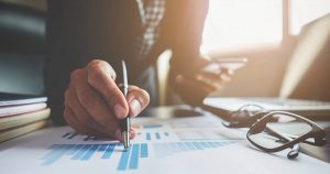 workplace-team-cooperation-businesswoman-laptop-office(1)